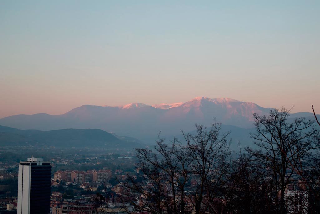 Vistas das montañas que rodean a localidade de Frosinone na rexión do Lazio